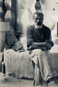 Constantin Brâncuși în atelier